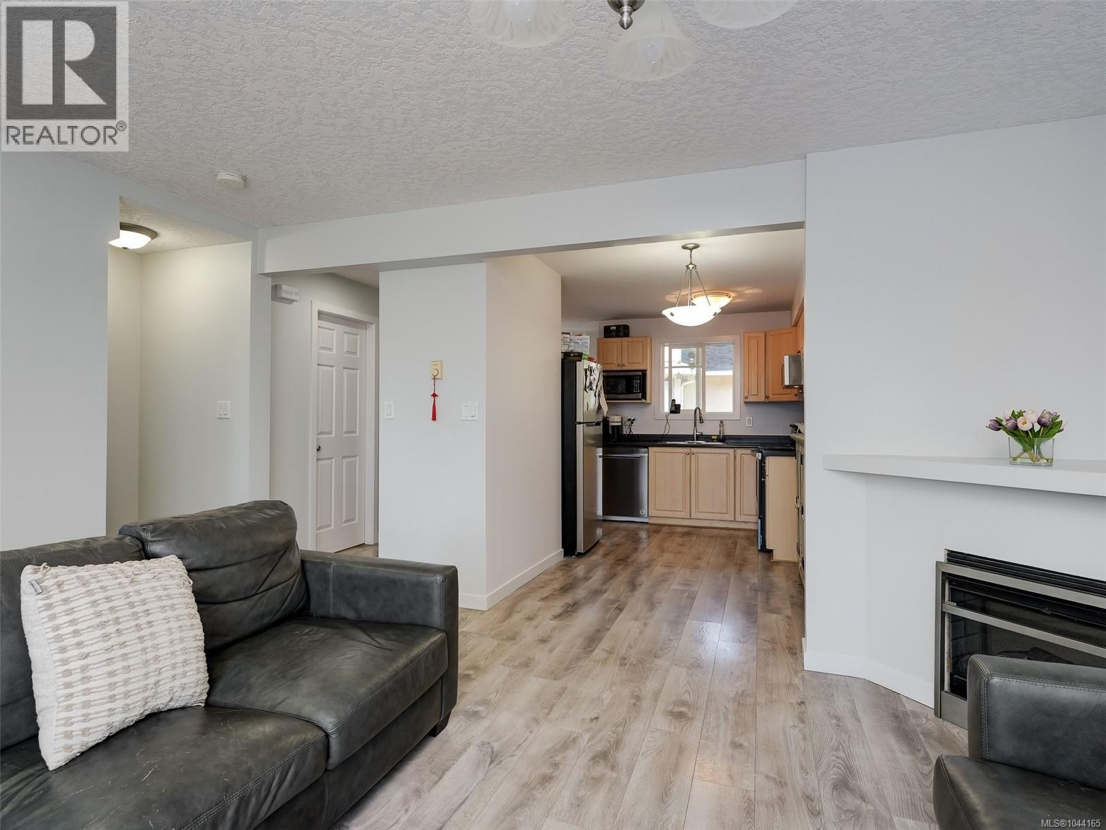 #4 311 Burnside Rd E - 3