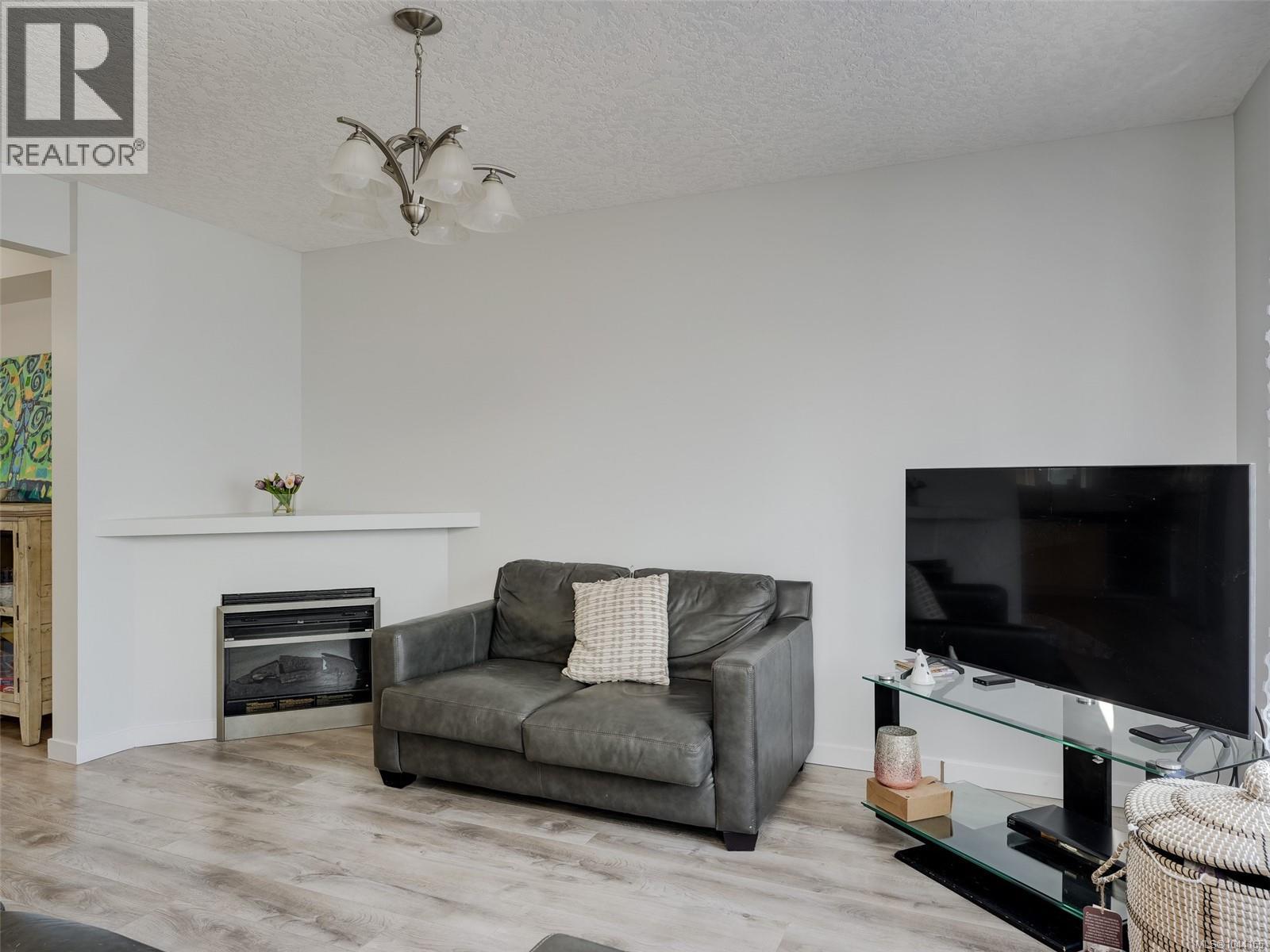 #4 311 Burnside Rd E - 4
