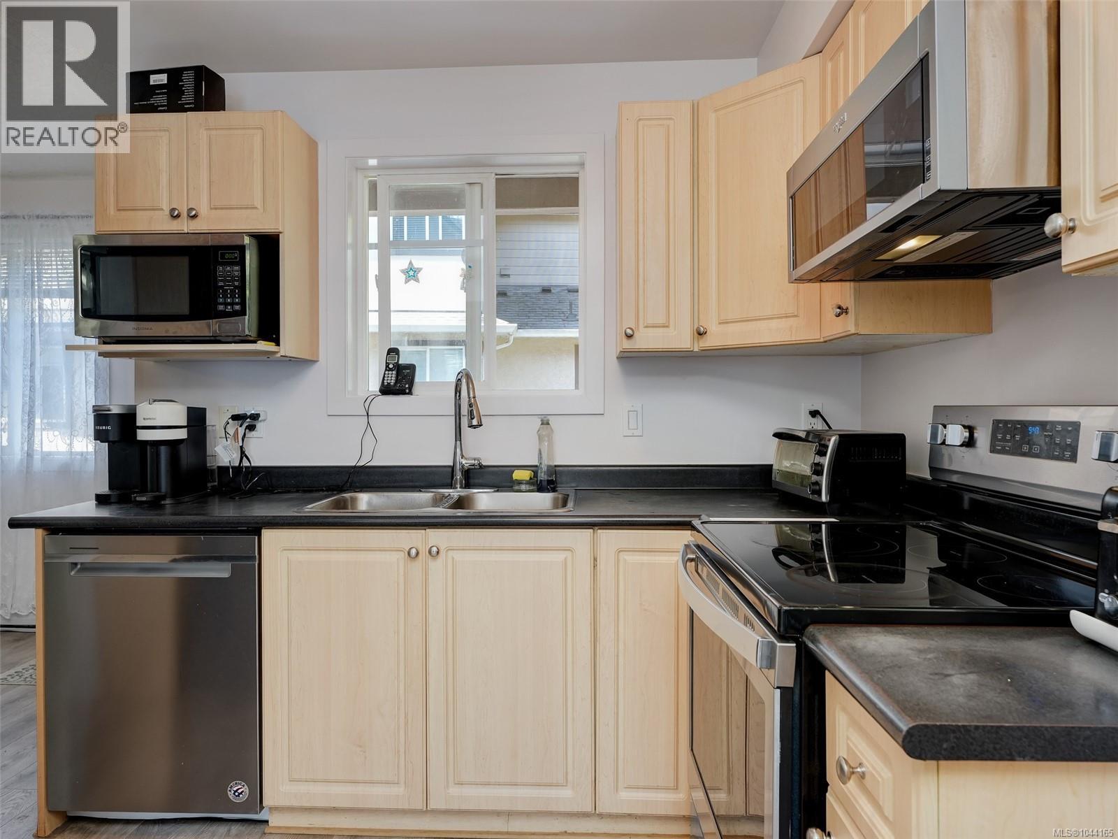 #4 311 Burnside Rd E - 8