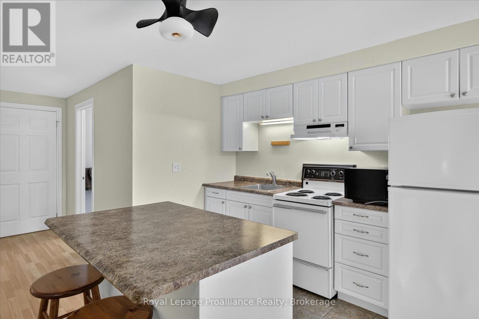 541 GARBUTT TERRACE - 32