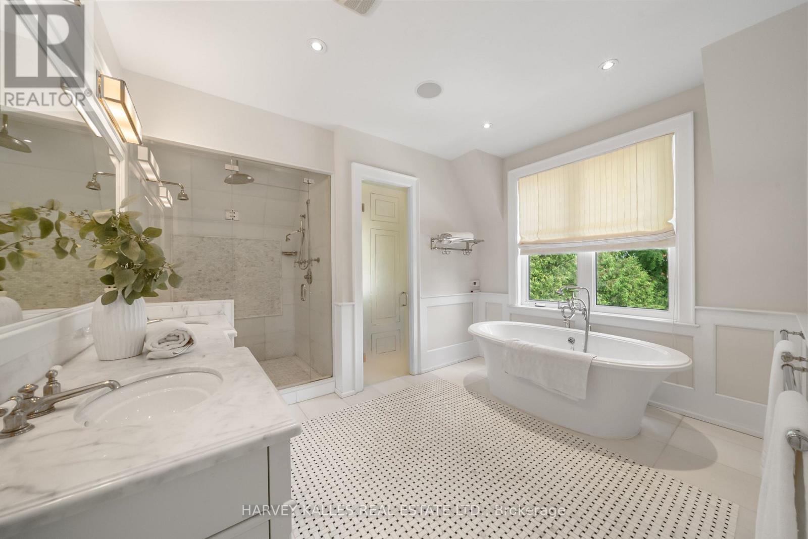 6 VESTA DRIVE - 13