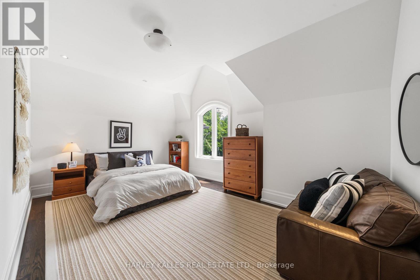 6 VESTA DRIVE - 15