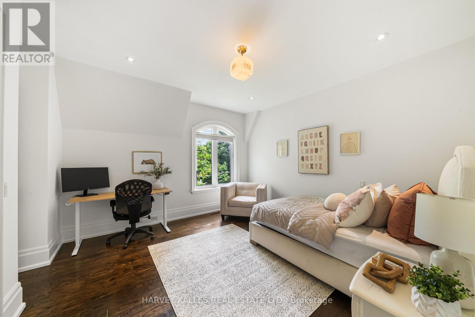 6 VESTA DRIVE - 17