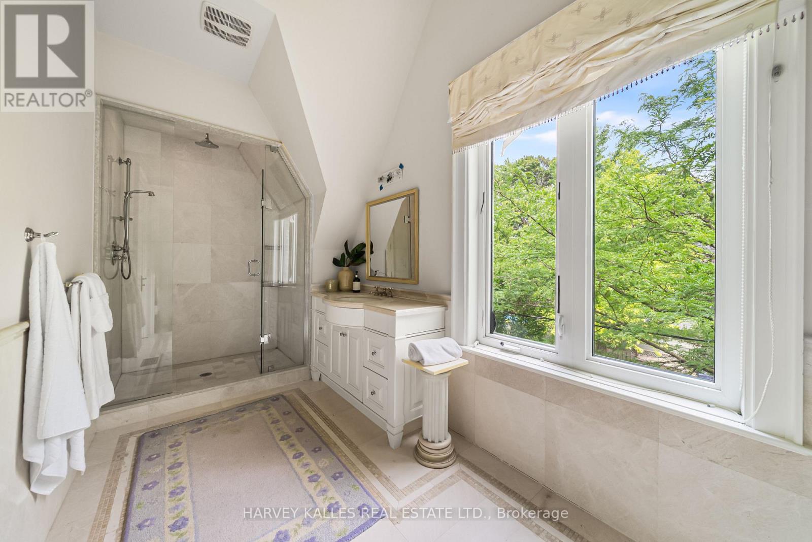 6 VESTA DRIVE - 18