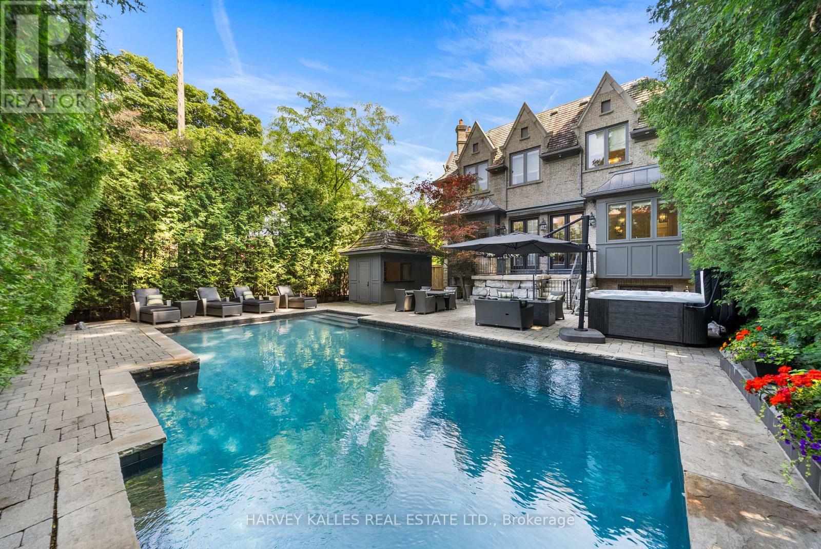 6 VESTA DRIVE - 21