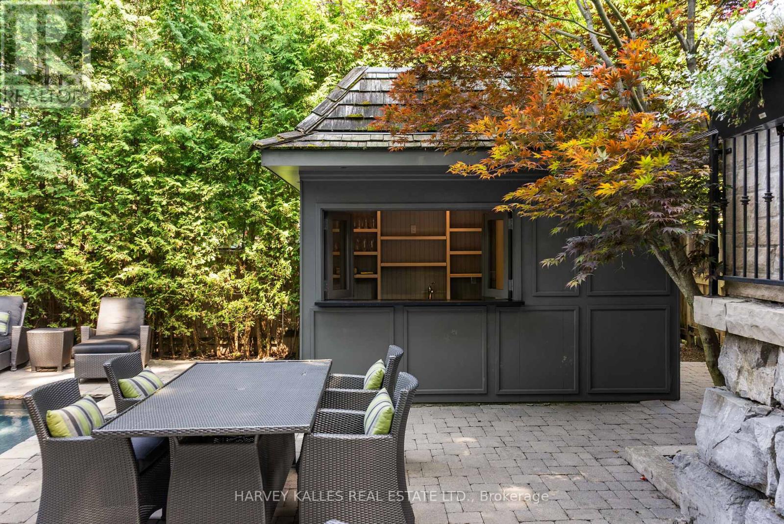 6 VESTA DRIVE - 22