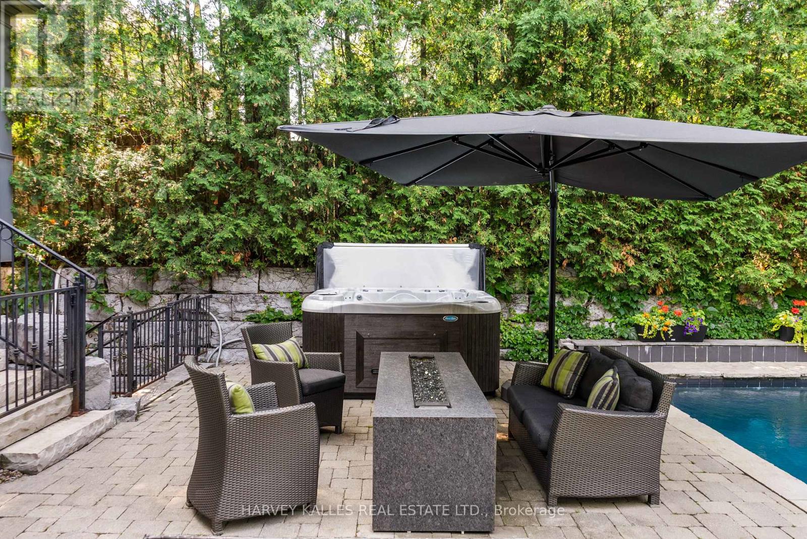 6 VESTA DRIVE - 25