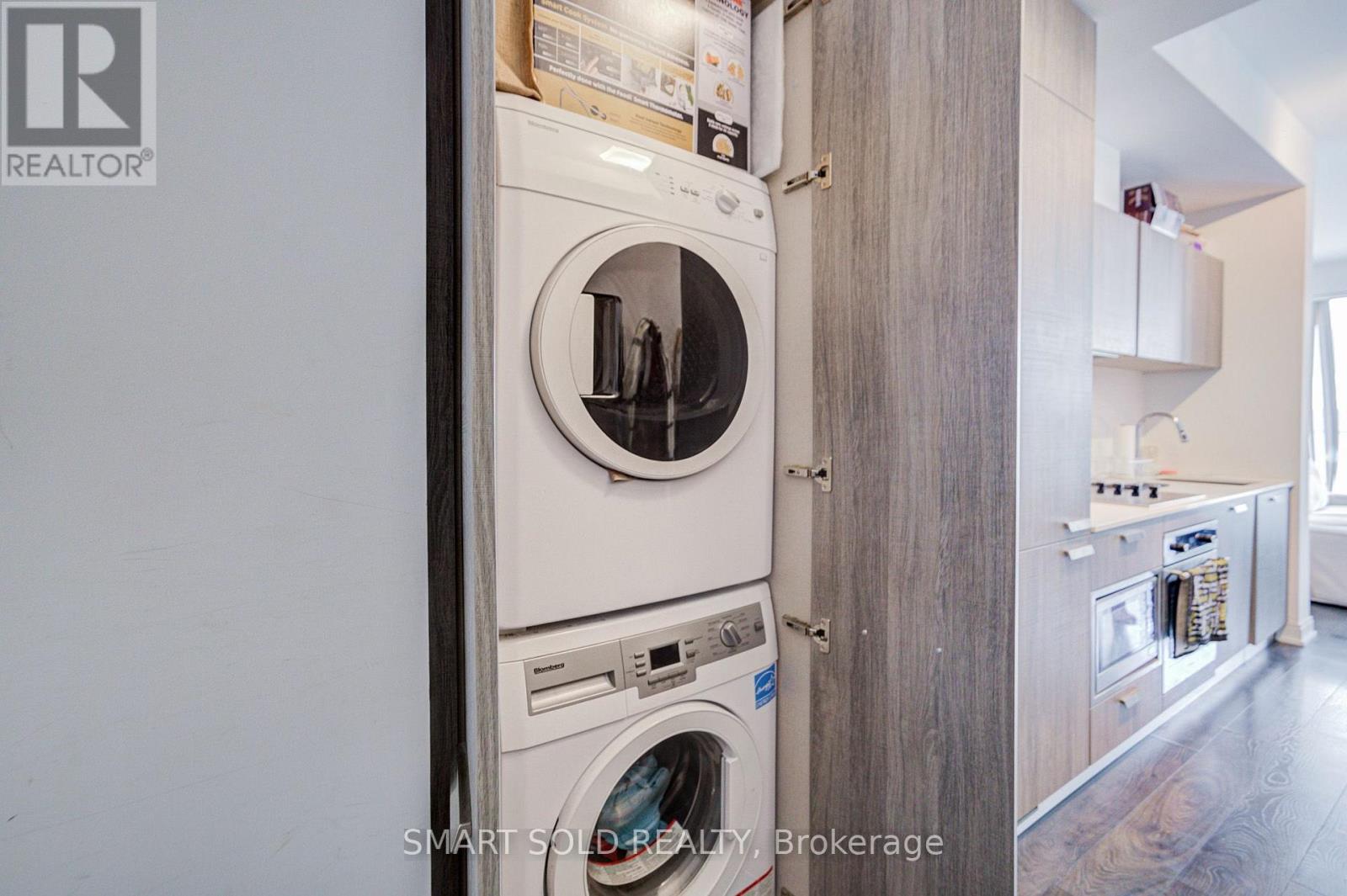 #2909 50 CHARLES STREET E - 25