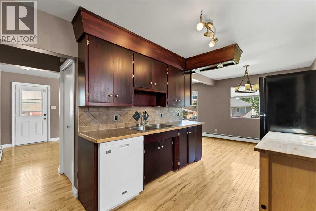 129 7 Street Southeast - Photo 12