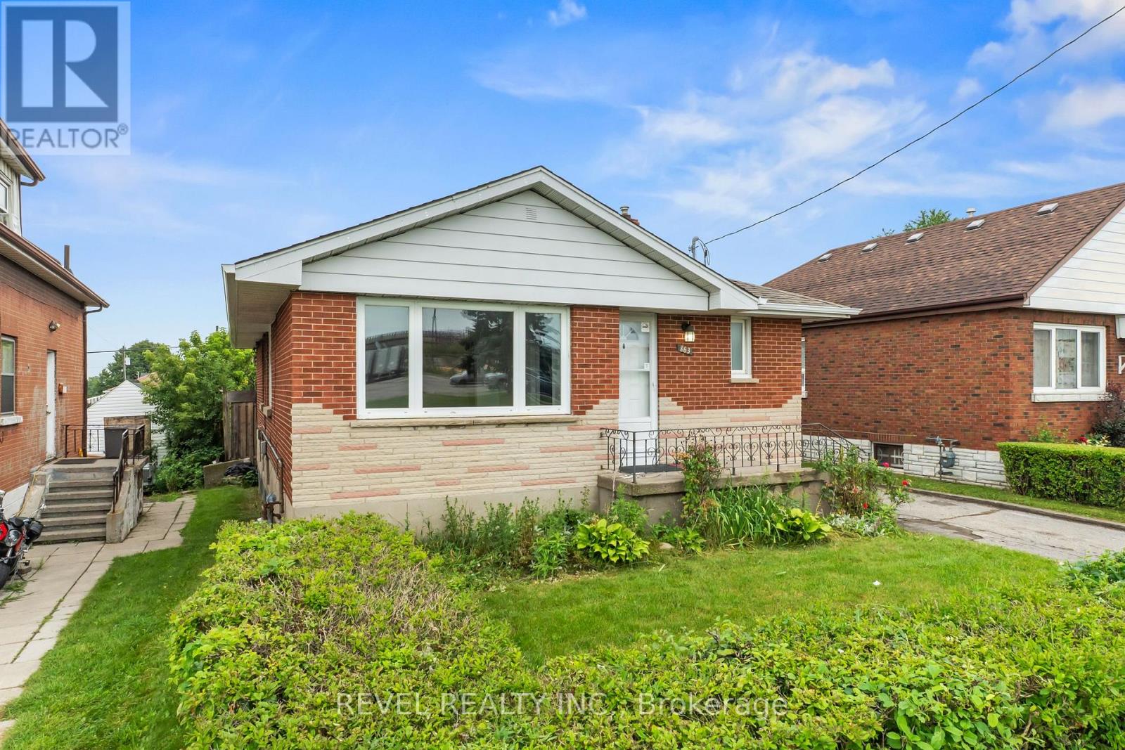 863 RITSON ROAD S - 1