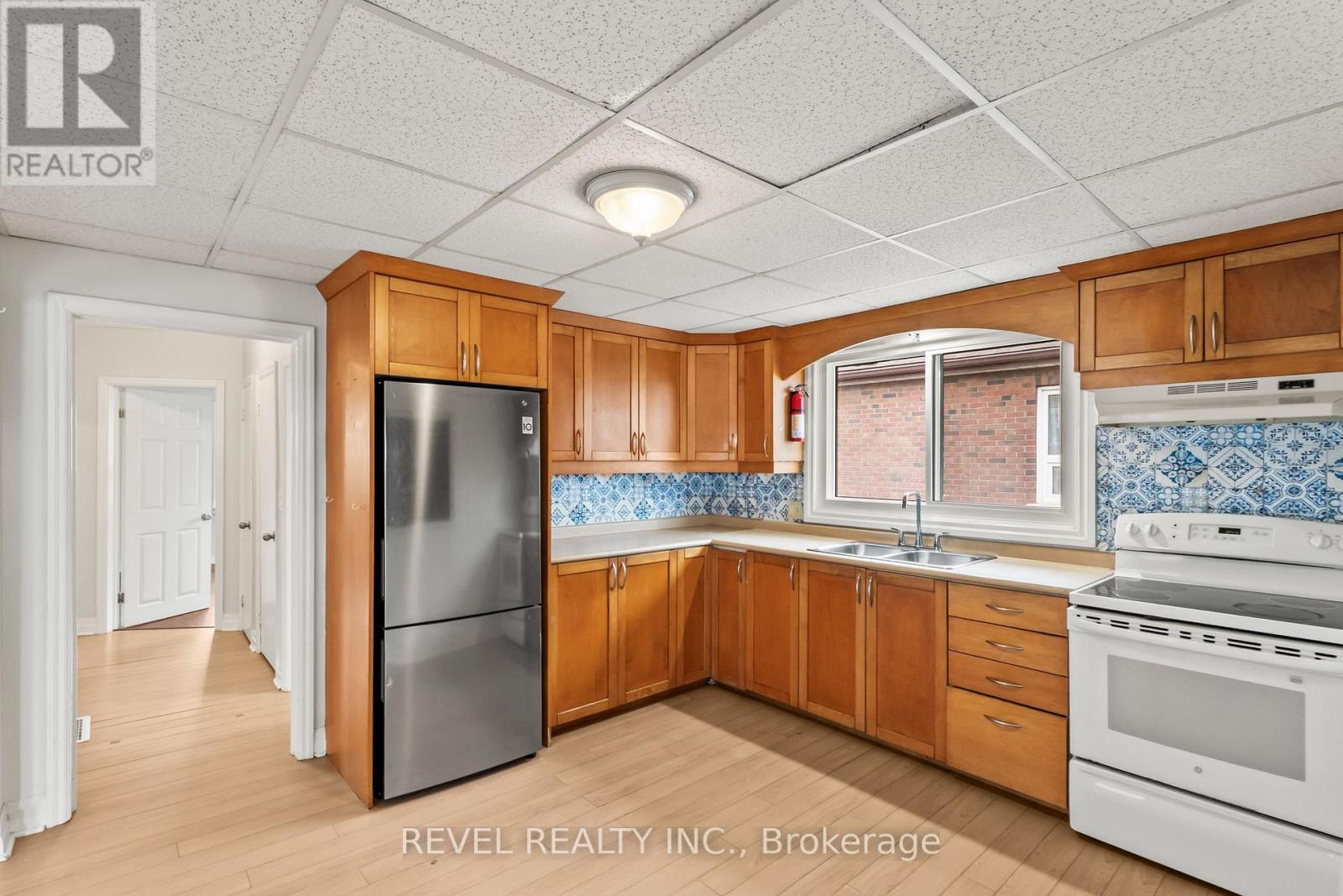 863 RITSON ROAD S - 14