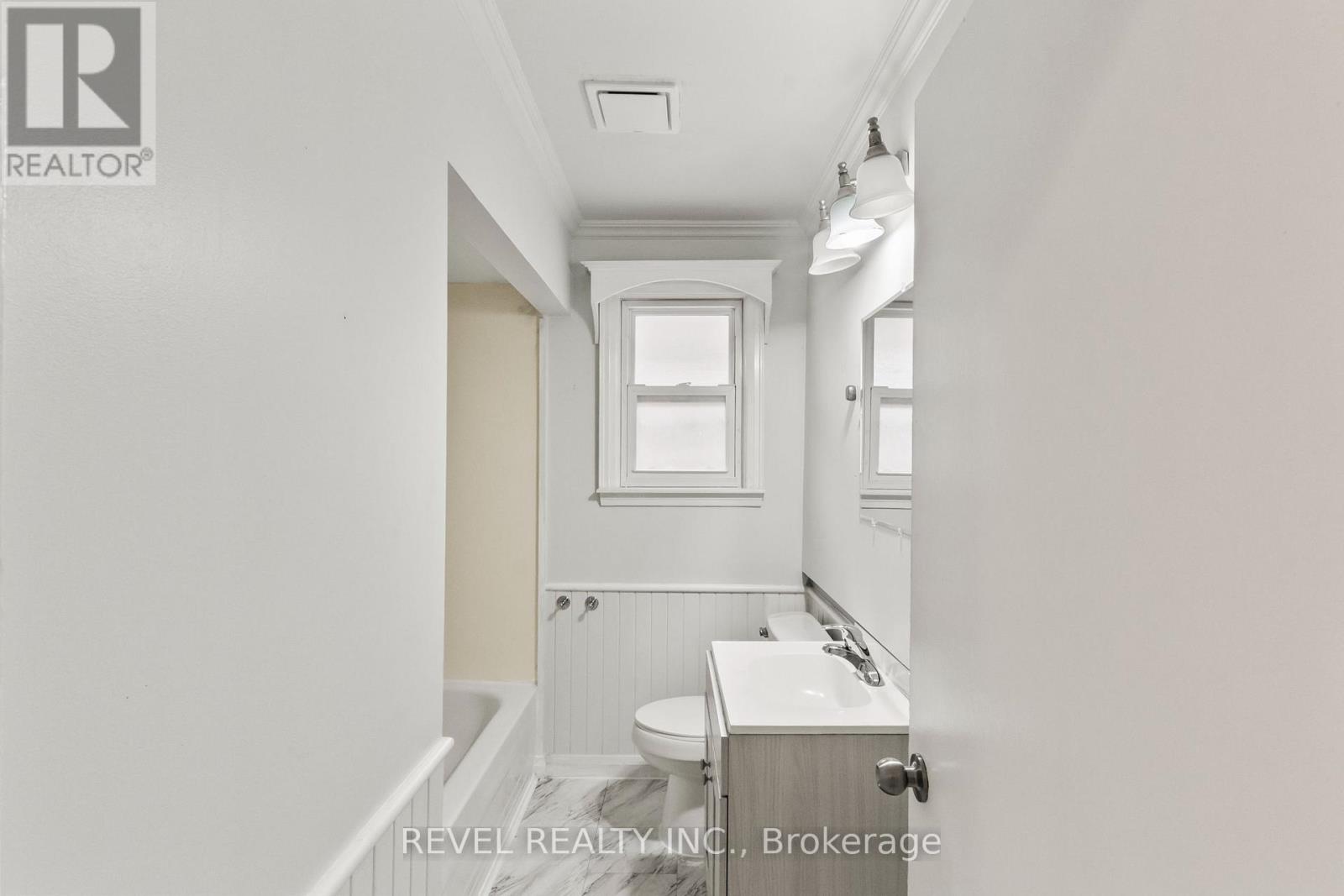 863 RITSON ROAD S - 15
