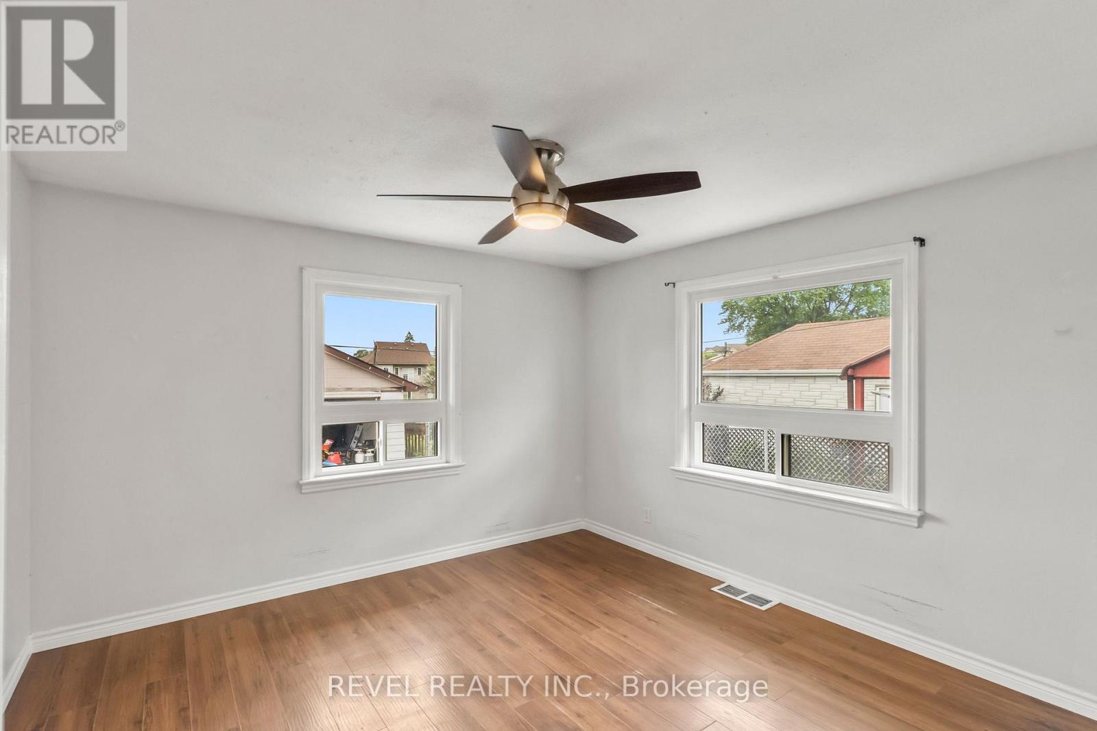 863 RITSON ROAD S - 16