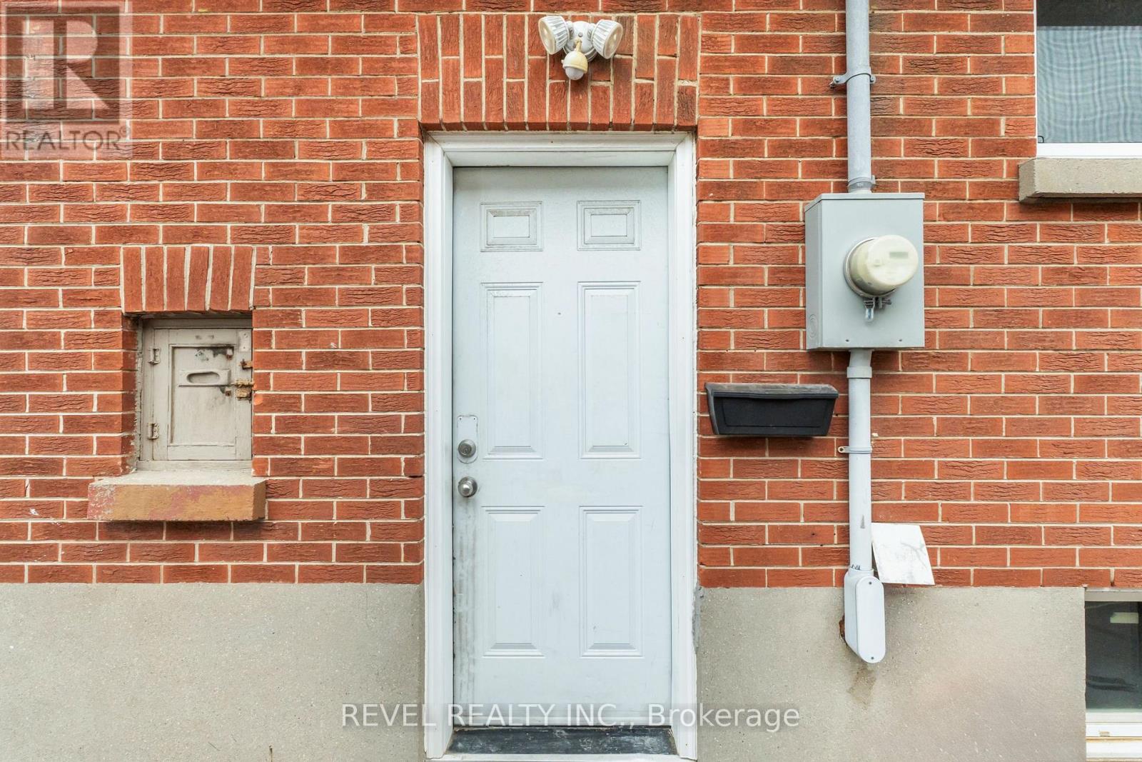 863 RITSON ROAD S - 20