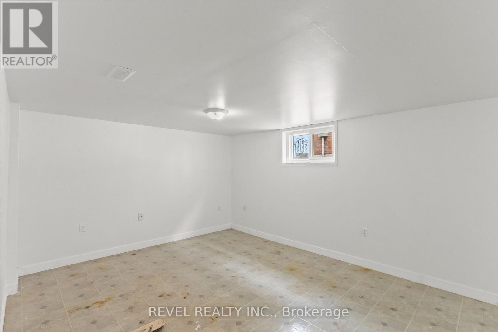 863 RITSON ROAD S - 22