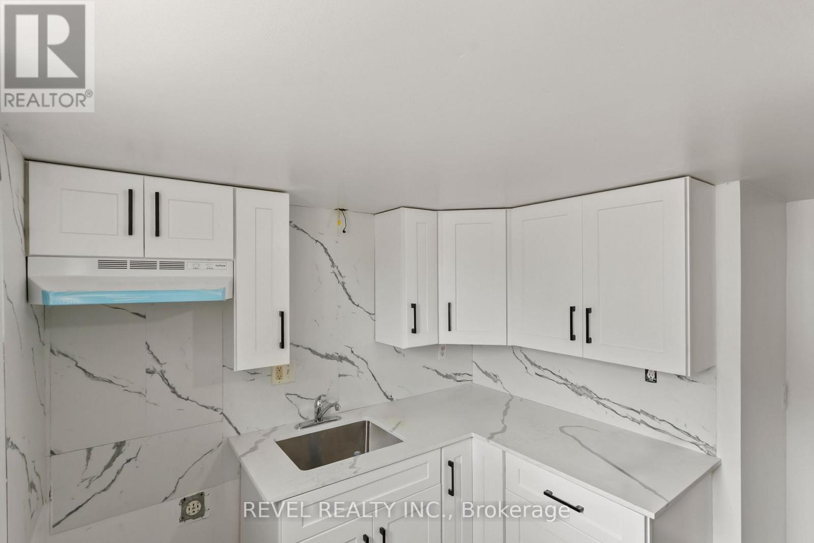 863 RITSON ROAD S - Image 25
