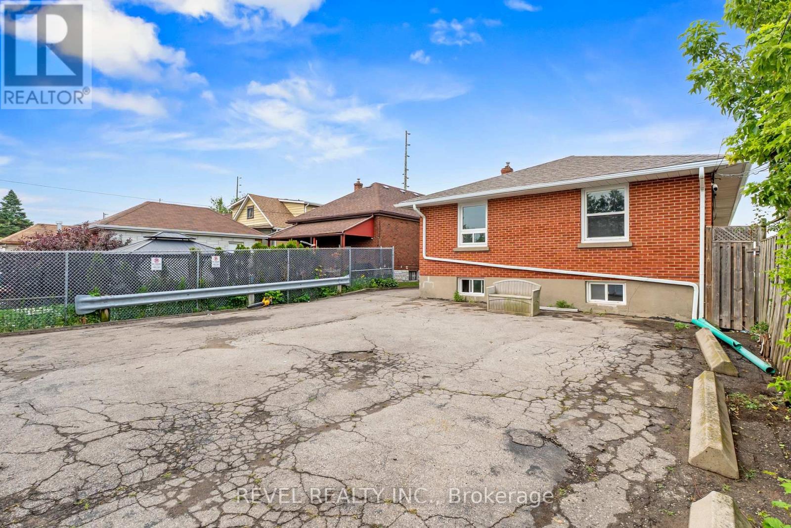 863 RITSON ROAD S - 28