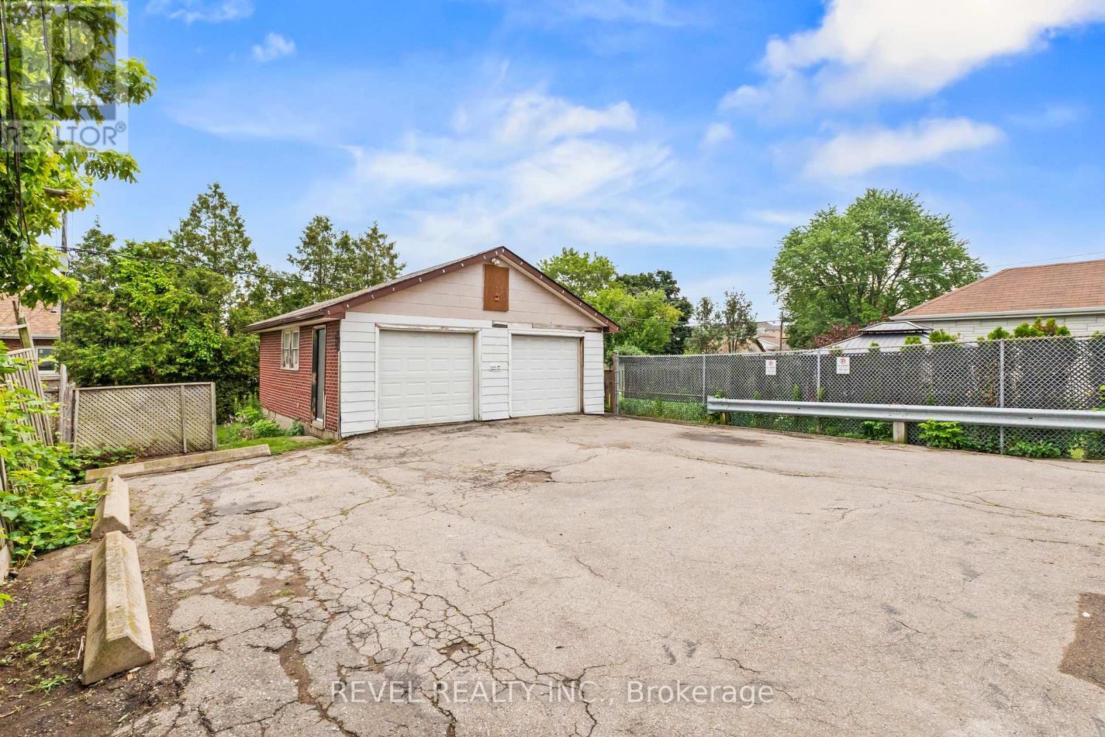863 RITSON ROAD S - 29