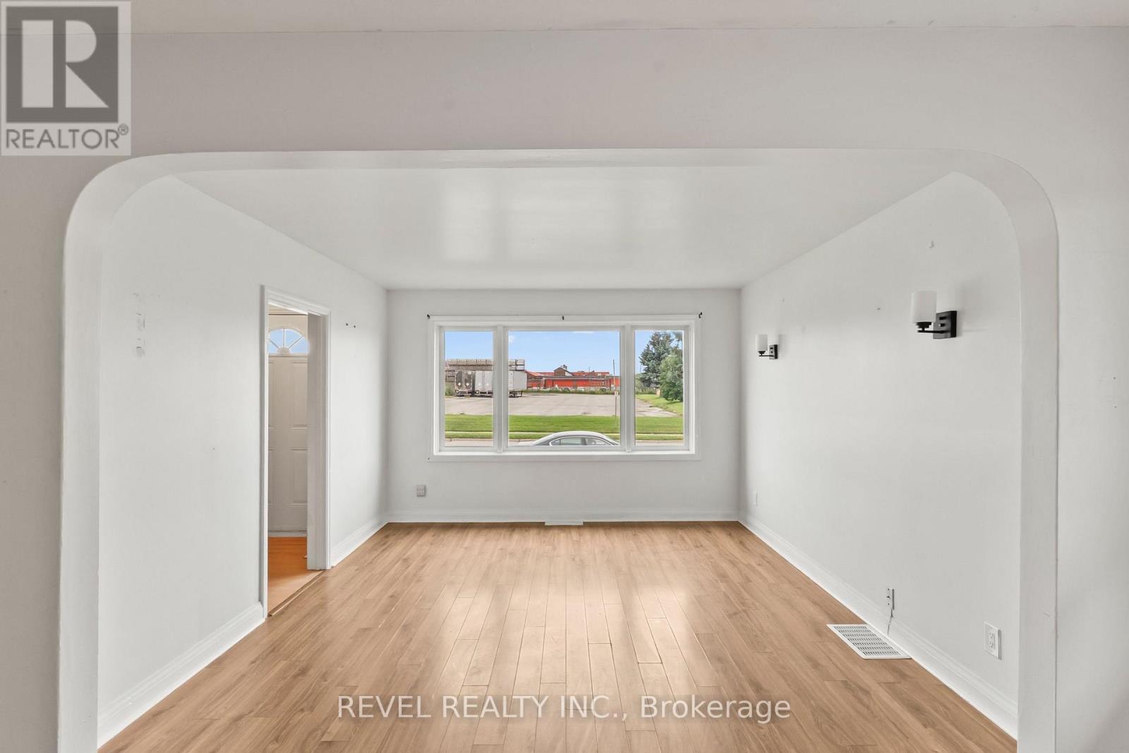 863 RITSON ROAD S - 9