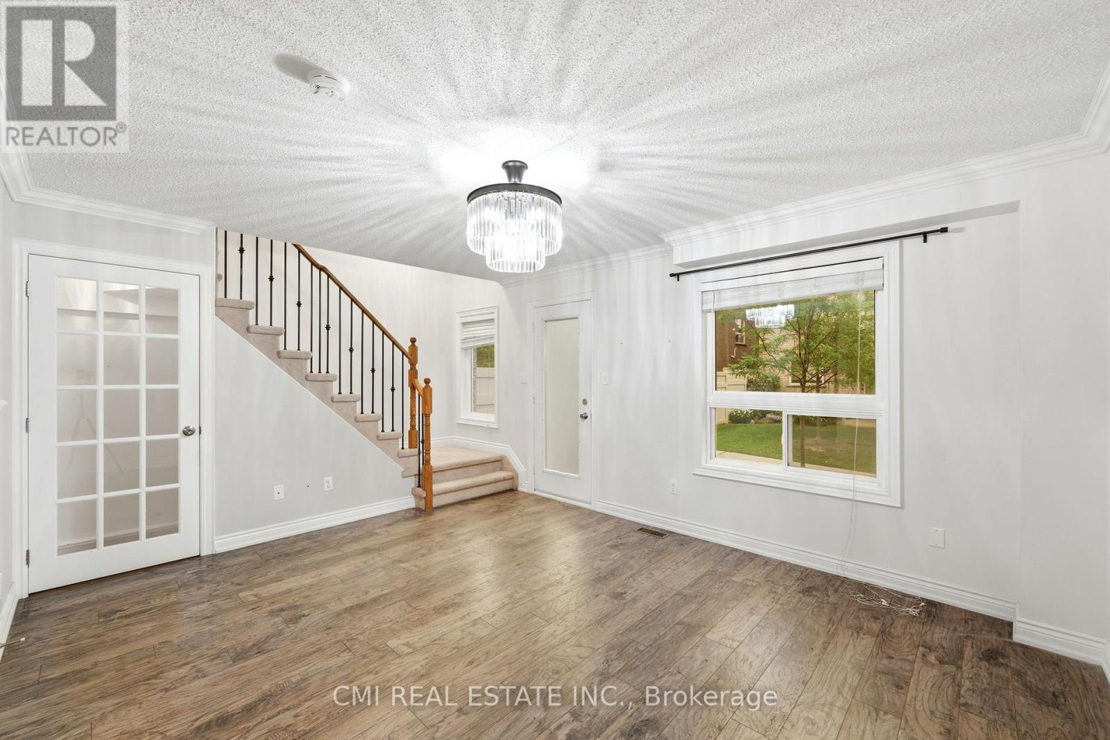#7 460 WOODMOUNT DRIVE - 12