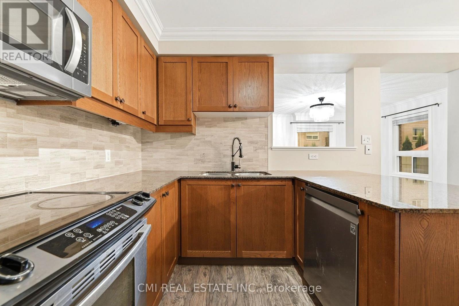 #7 460 WOODMOUNT DRIVE - 19