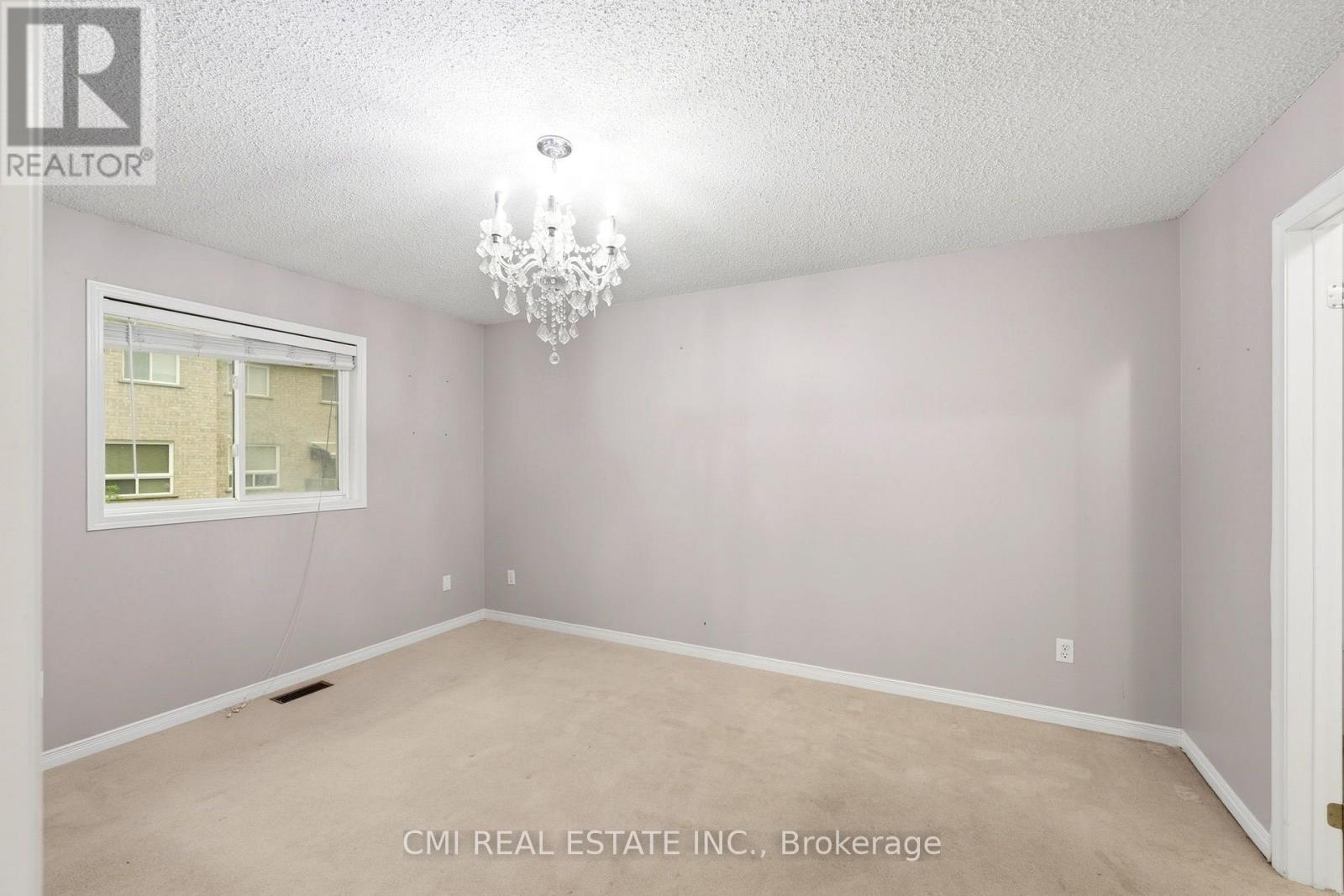 #7 460 WOODMOUNT DRIVE - 23
