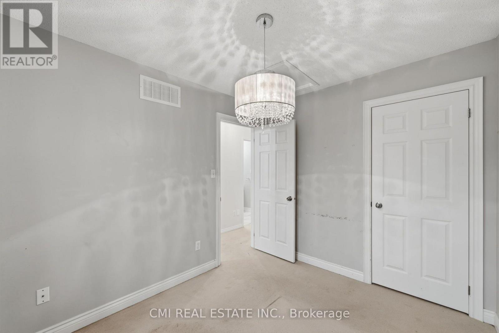 #7 460 WOODMOUNT DRIVE - 28