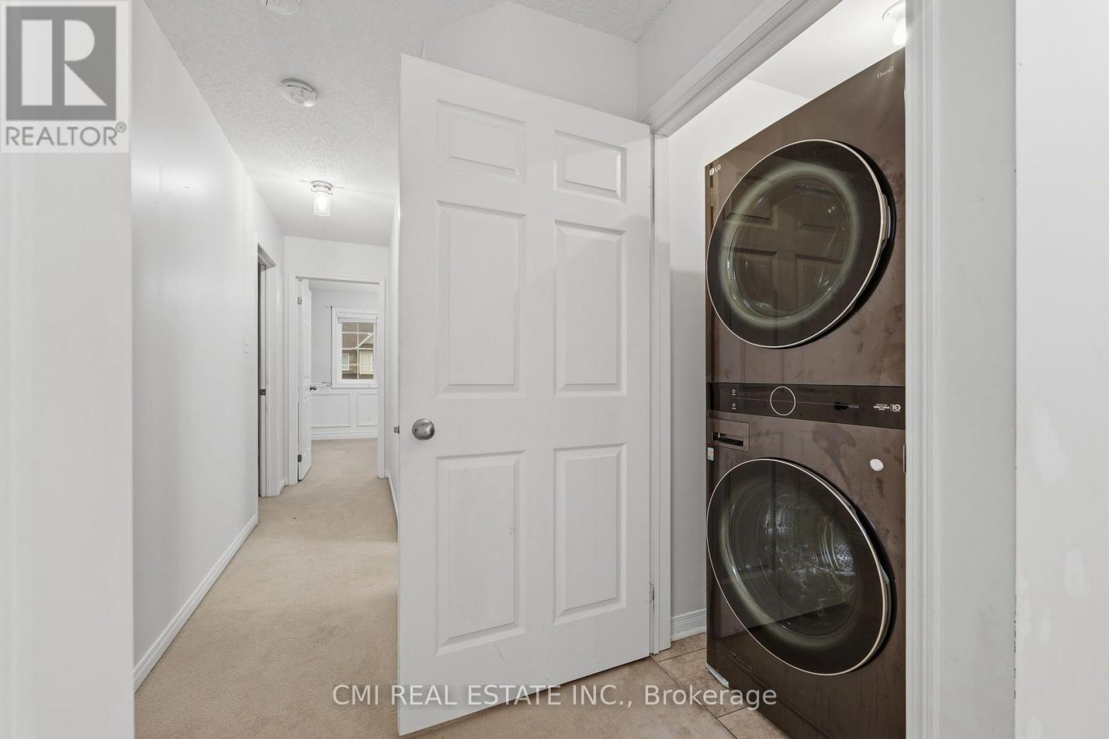 #7 460 WOODMOUNT DRIVE - 32