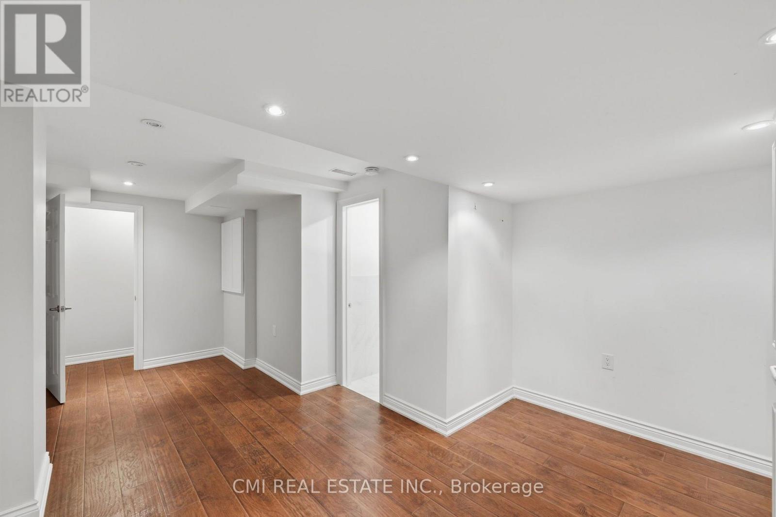 #7 460 WOODMOUNT DRIVE - 36