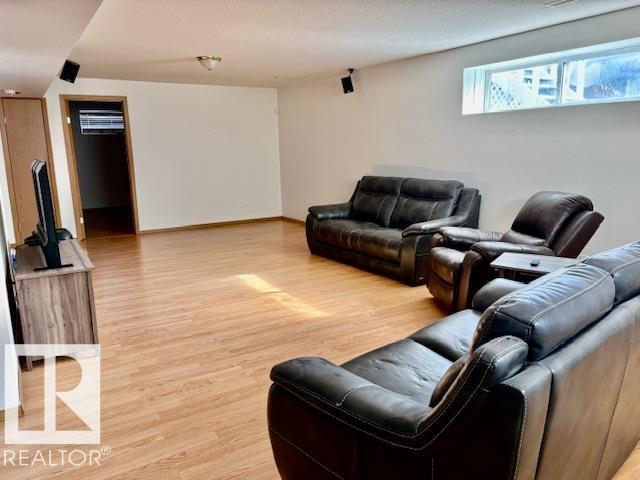 5609 45A ST - Image 26