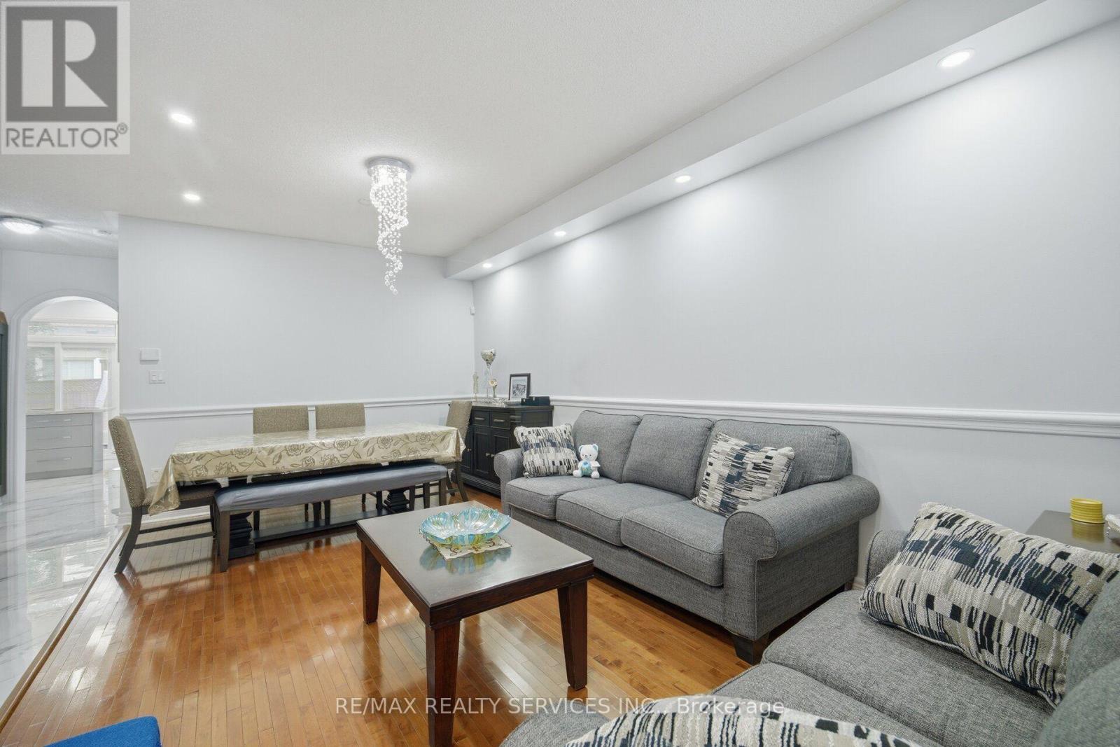 45 SKYLARK DRIVE - 11