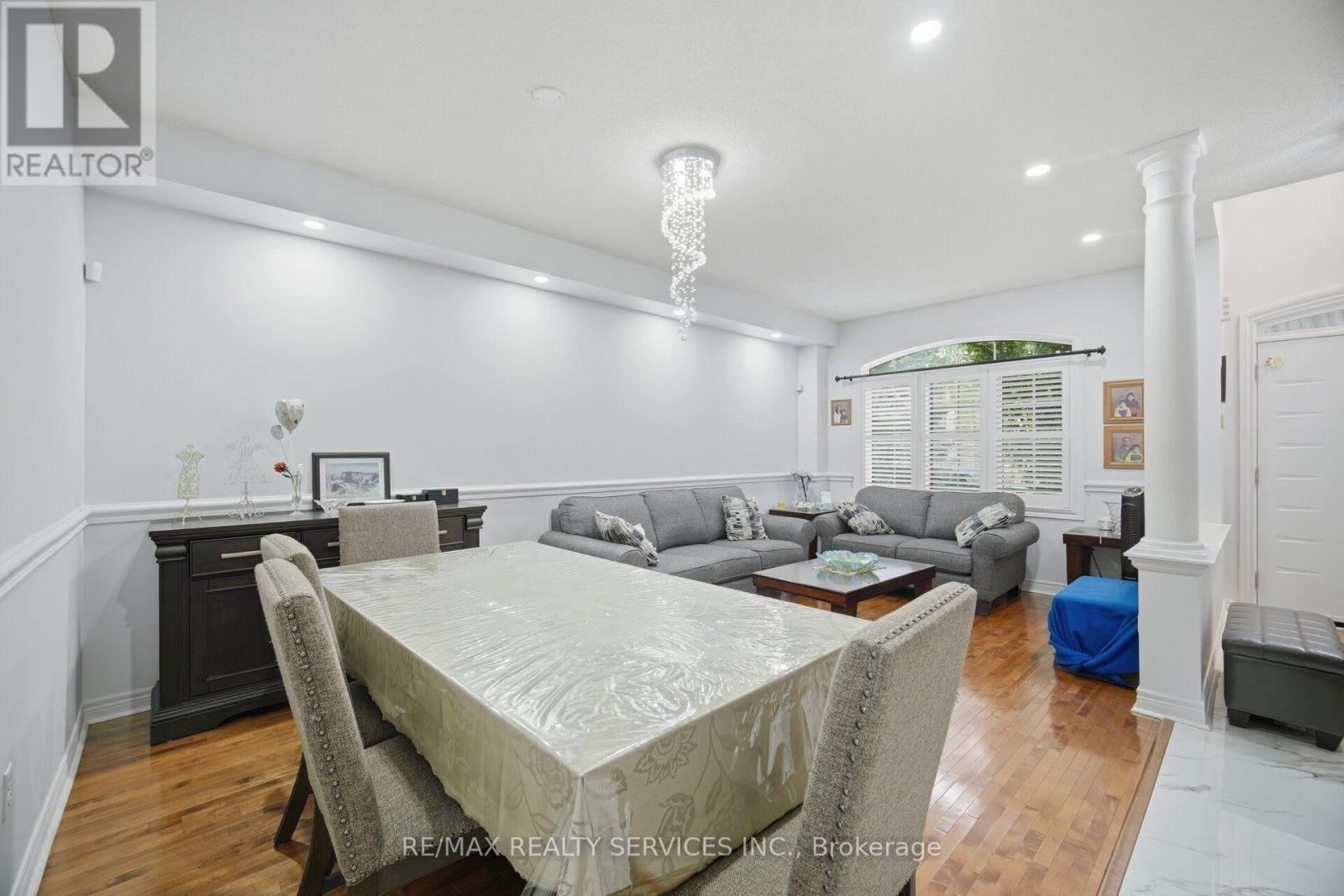45 SKYLARK DRIVE - 12