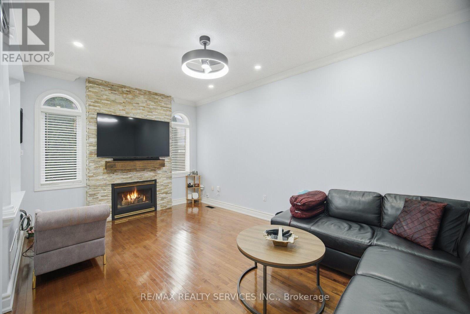 45 SKYLARK DRIVE - 13