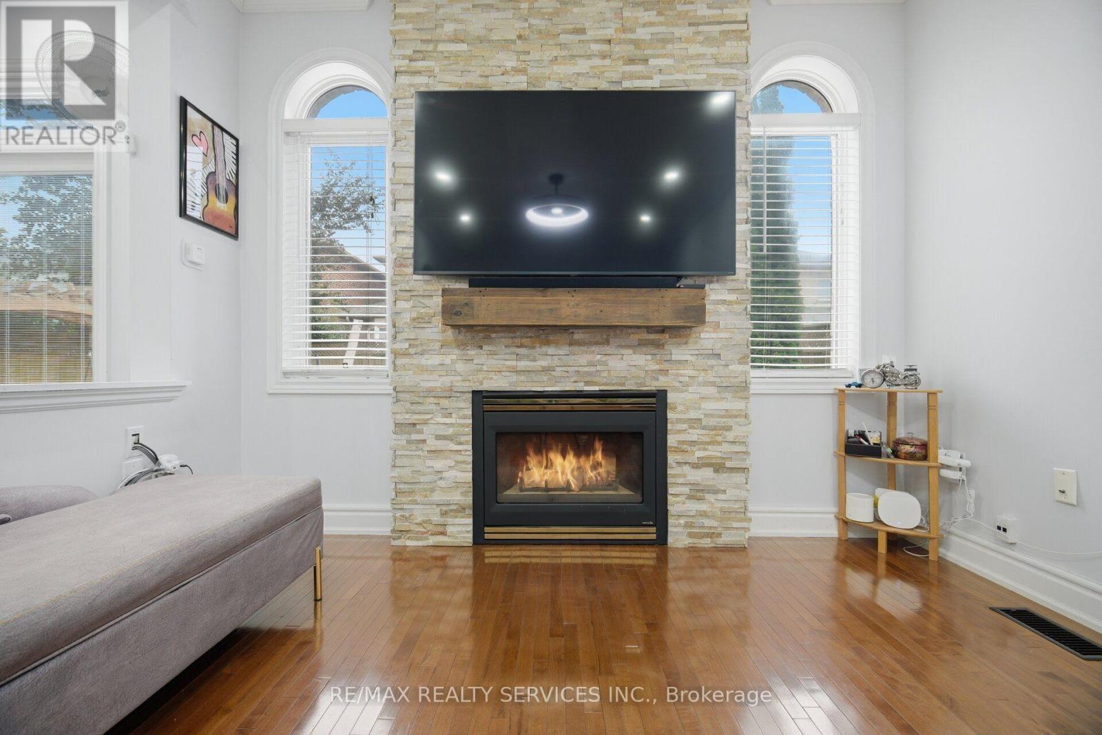 45 SKYLARK DRIVE - 14