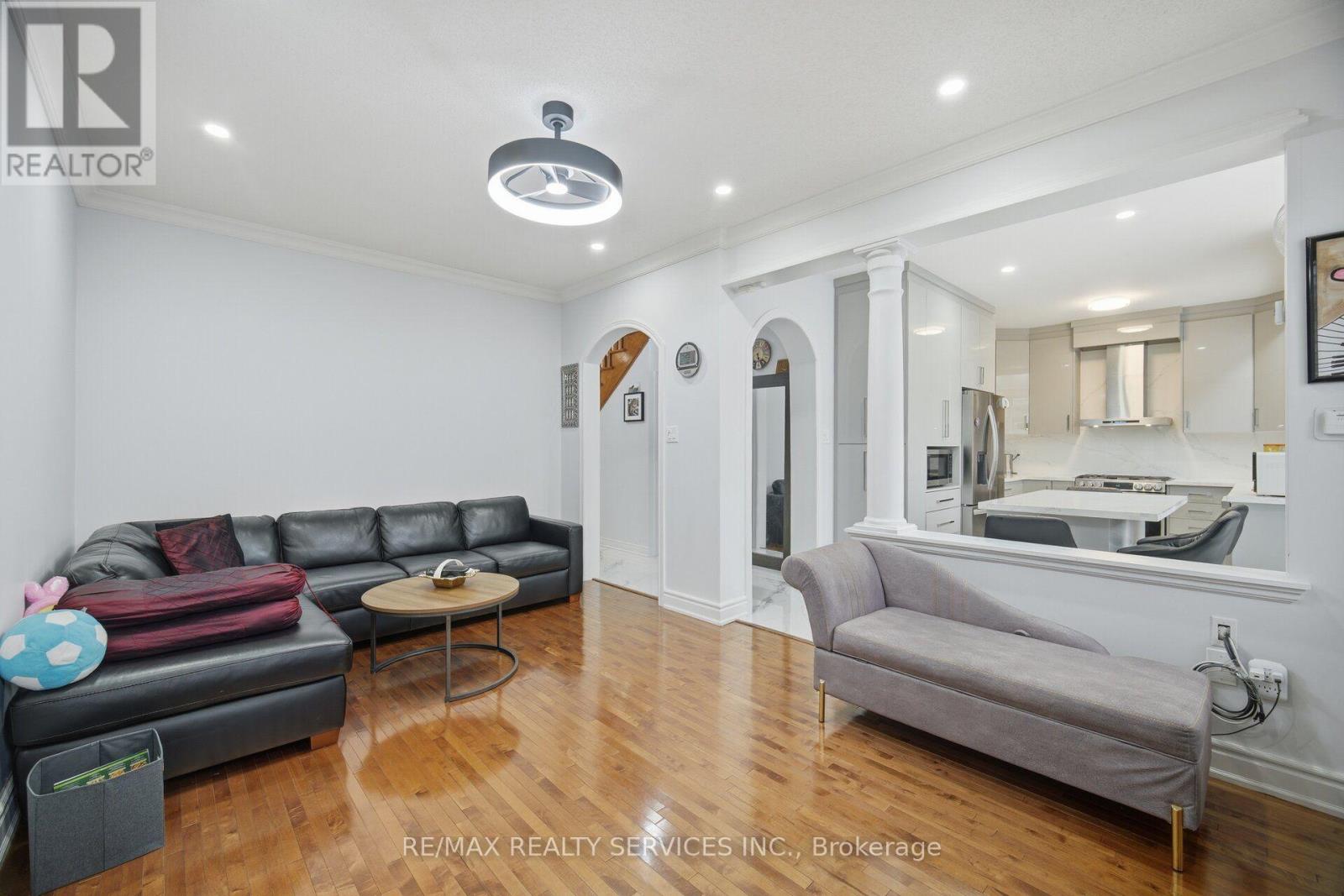 45 SKYLARK DRIVE - 15