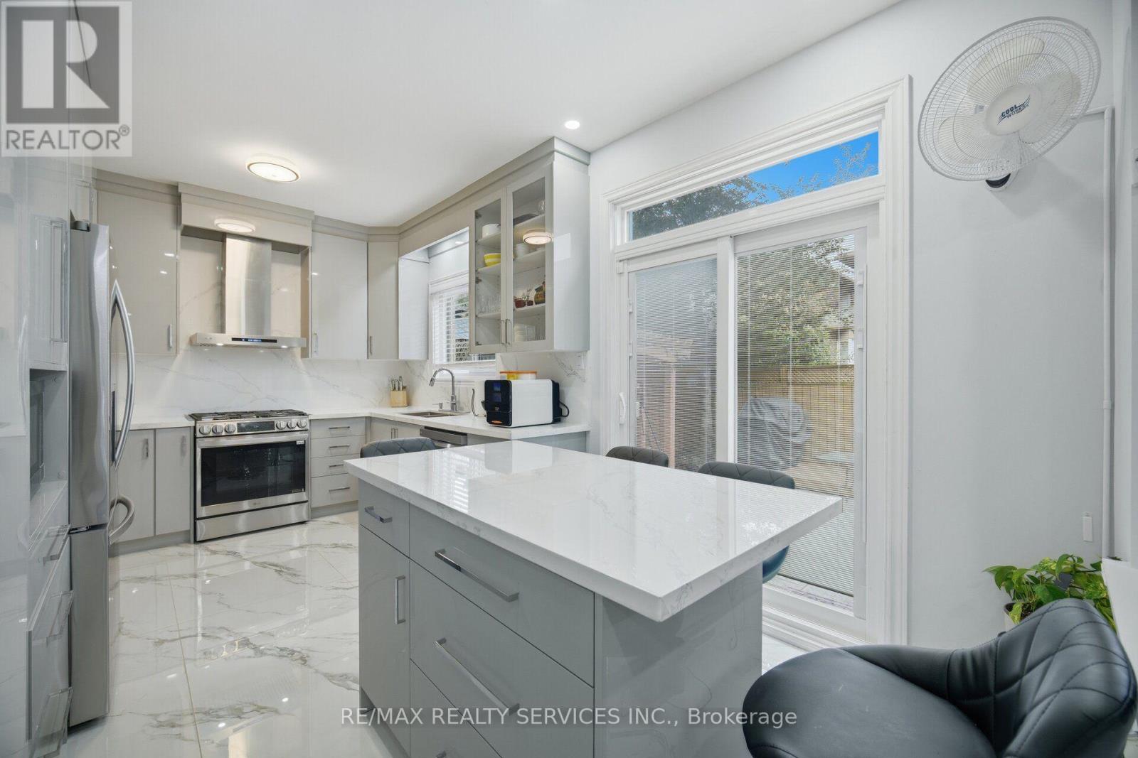 45 SKYLARK DRIVE - 17