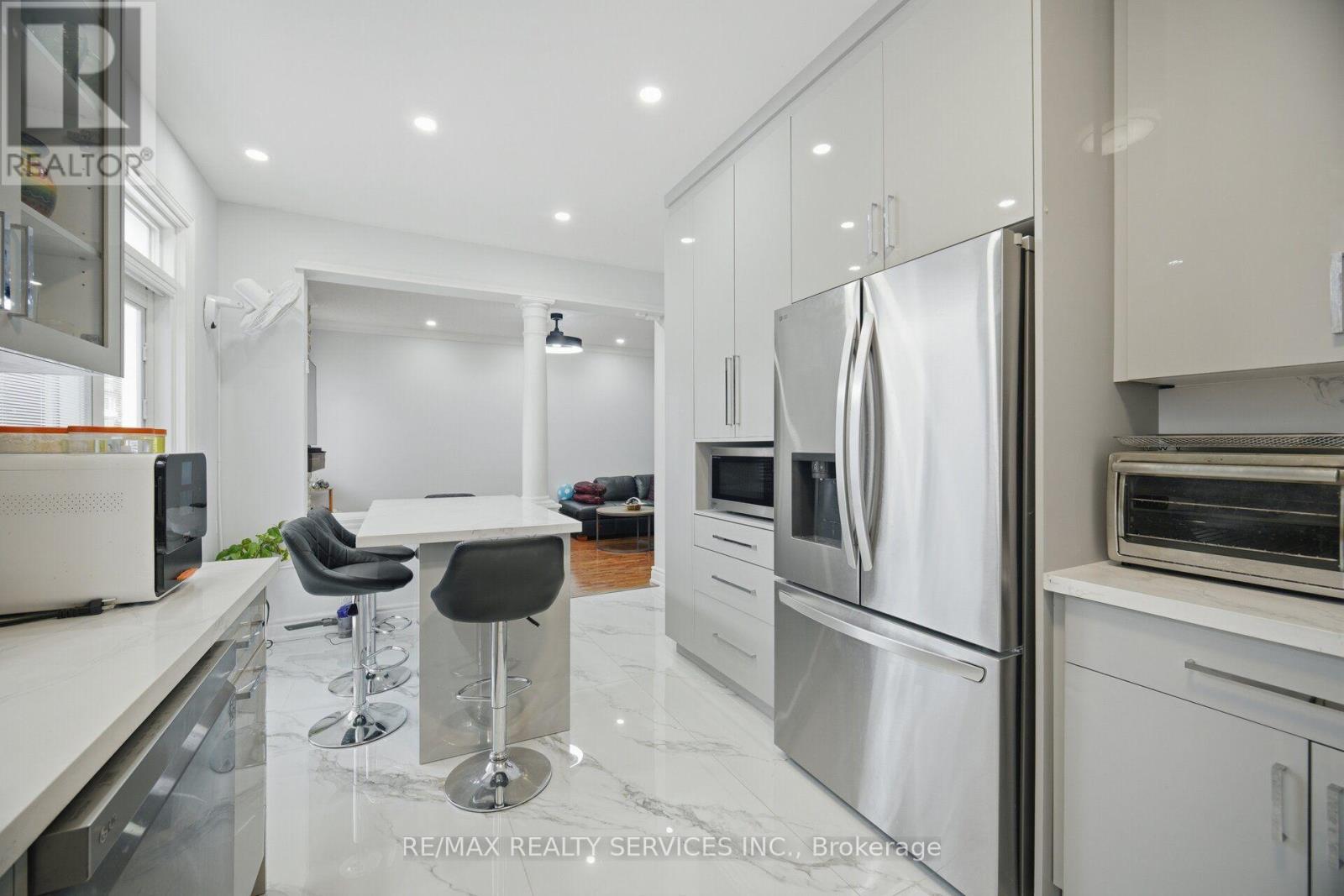 45 SKYLARK DRIVE - 21