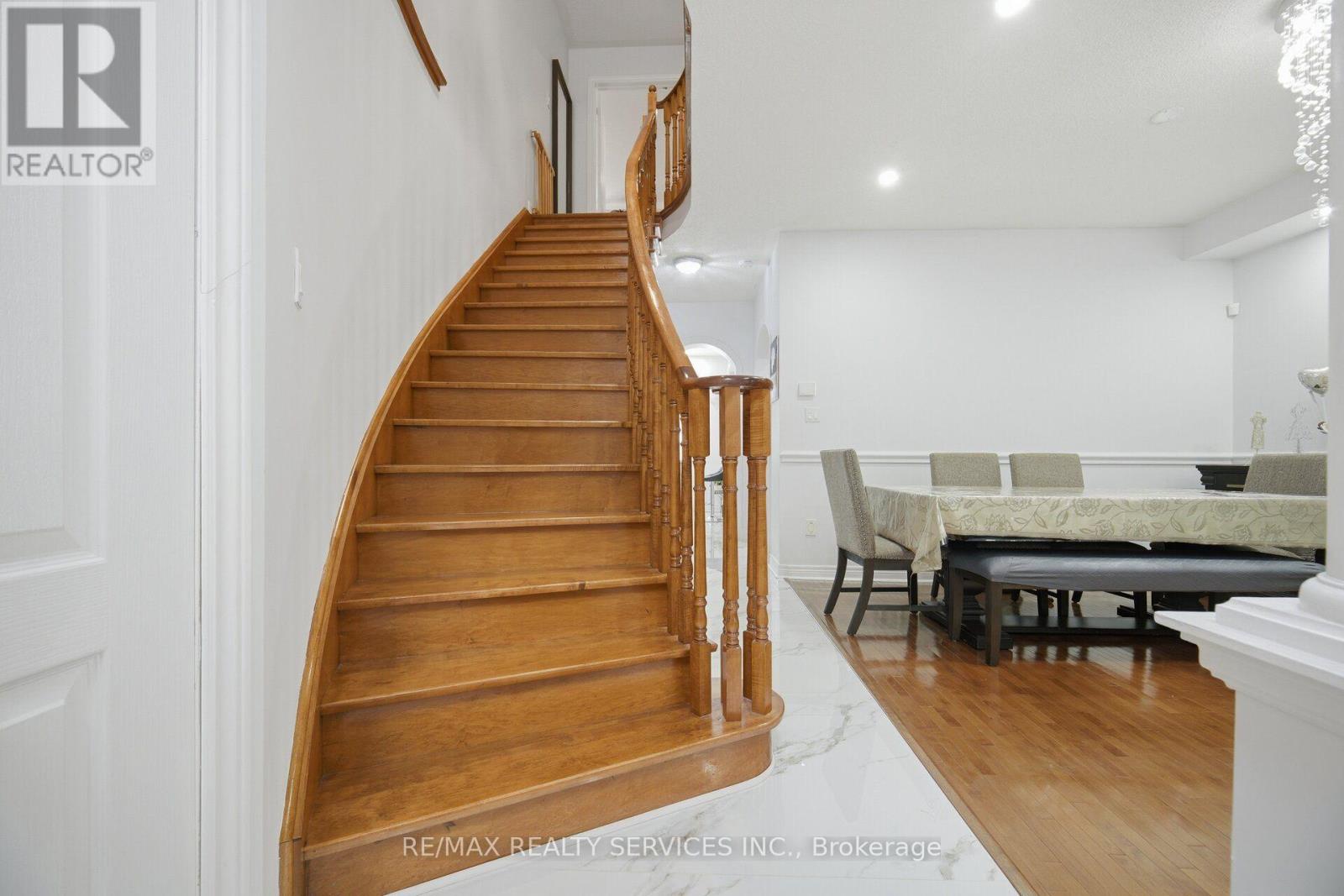 45 SKYLARK DRIVE - 24