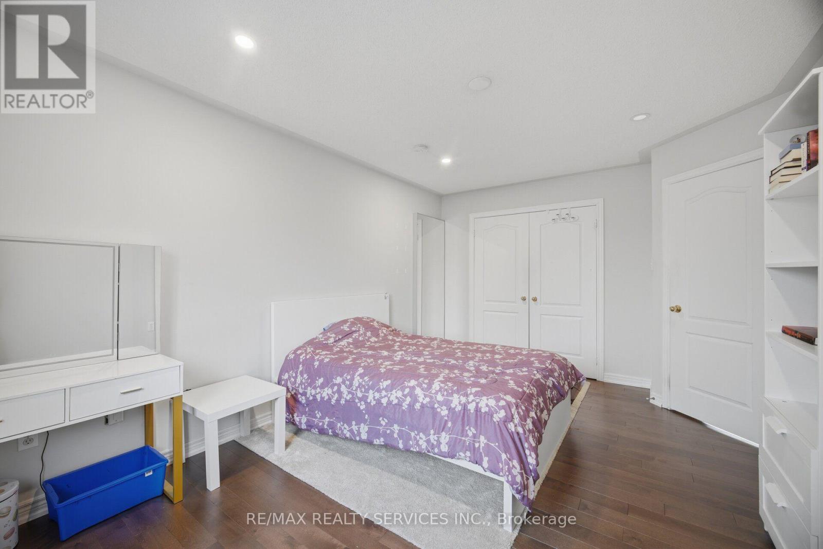45 SKYLARK DRIVE - 32