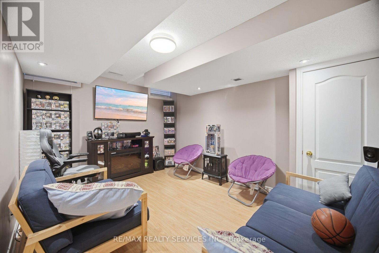 45 SKYLARK DRIVE - 39