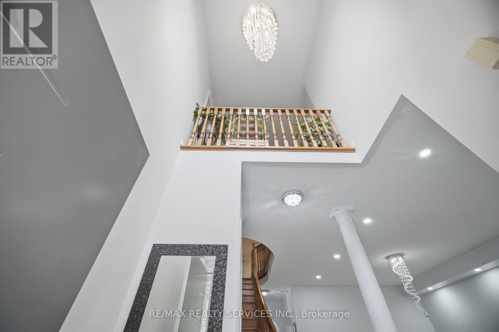 45 SKYLARK DRIVE - 7