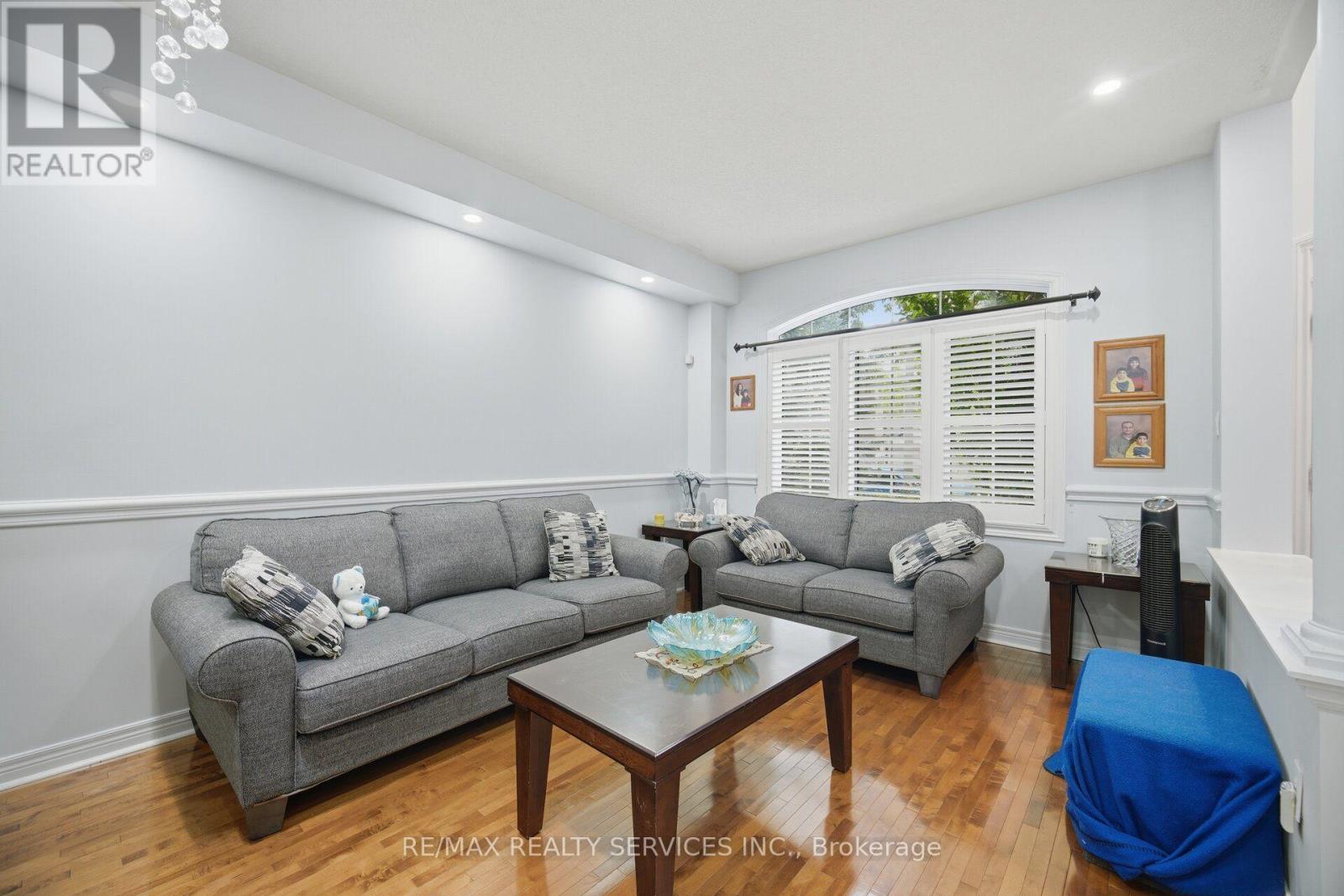 45 SKYLARK DRIVE - 9