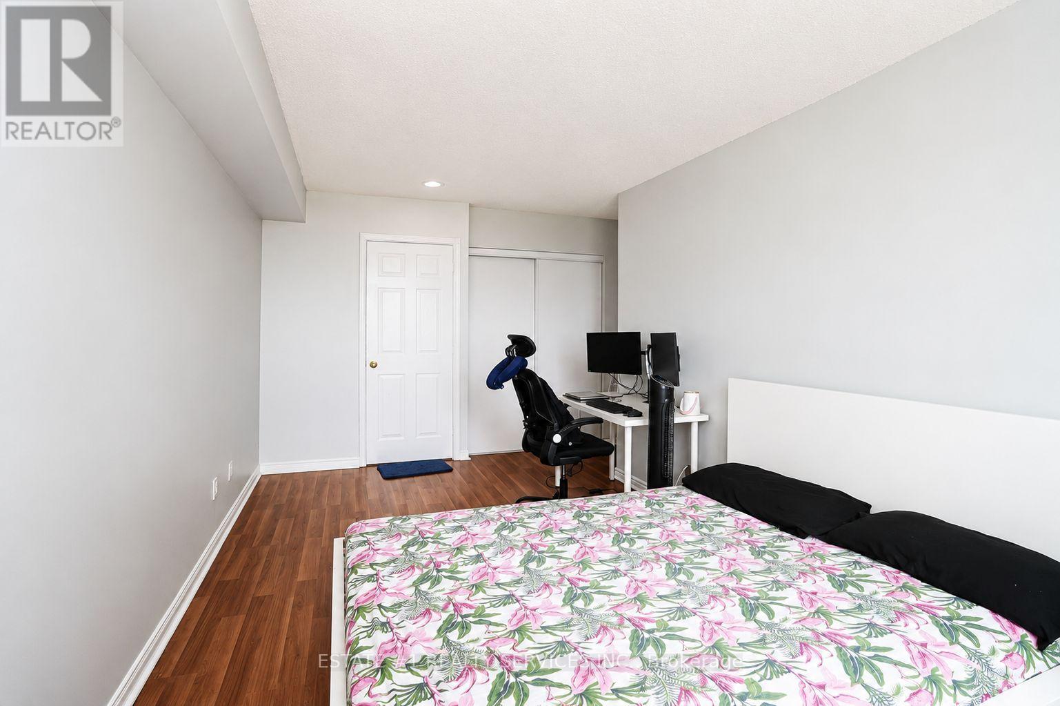 #904 135 HILLCREST AVENUE - 14