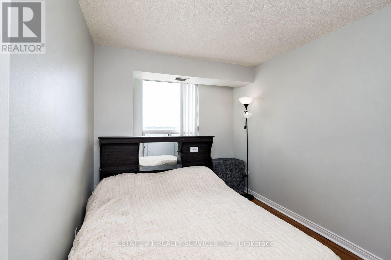 #904 135 HILLCREST AVENUE - 15