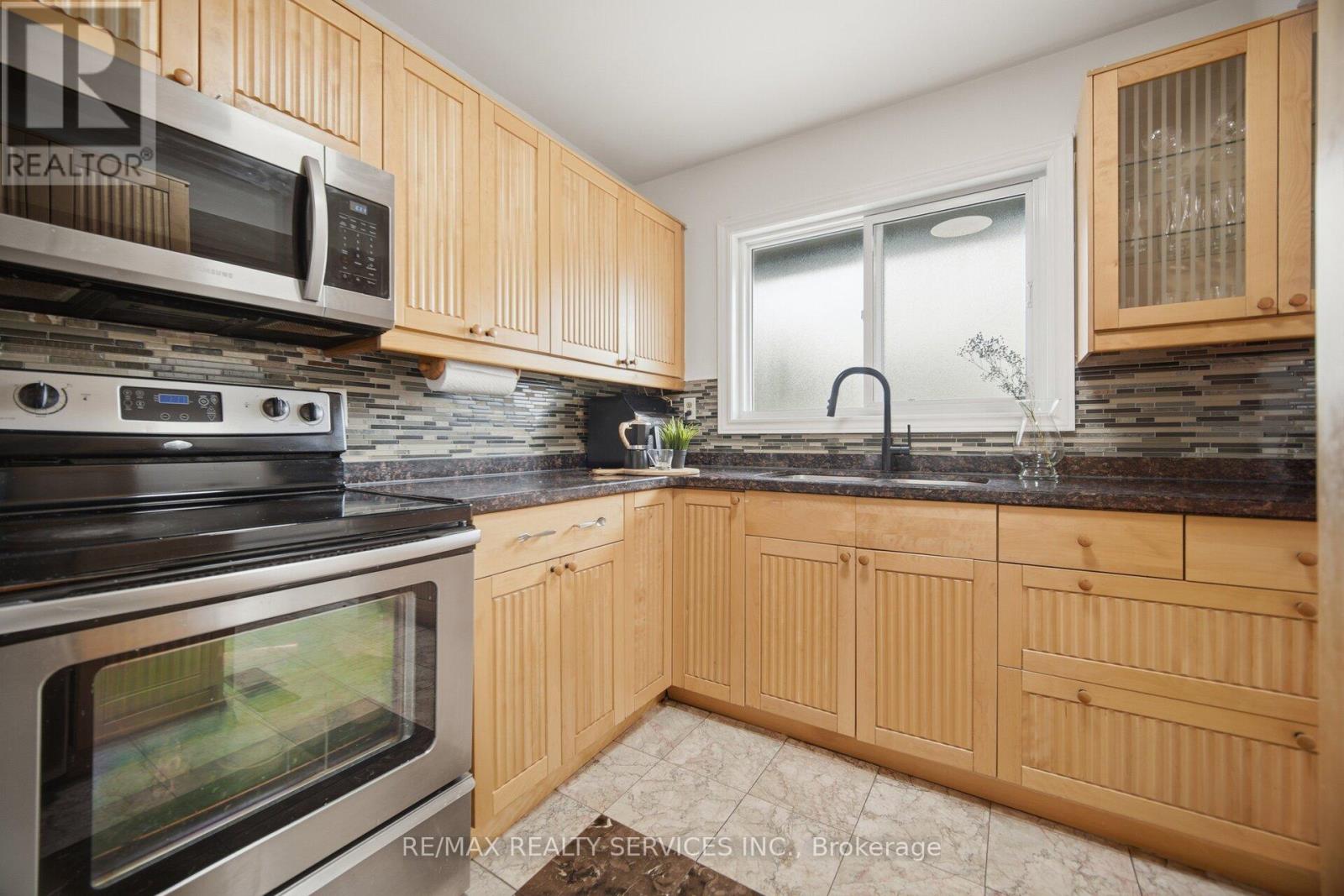 18 GOLD PINE COURT - 16