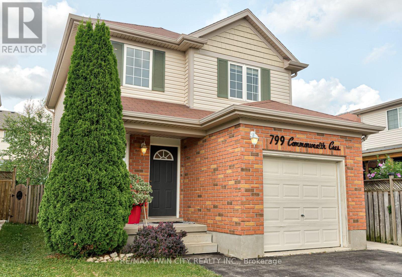 799 COMMONWEALTH CRESCENT - 2