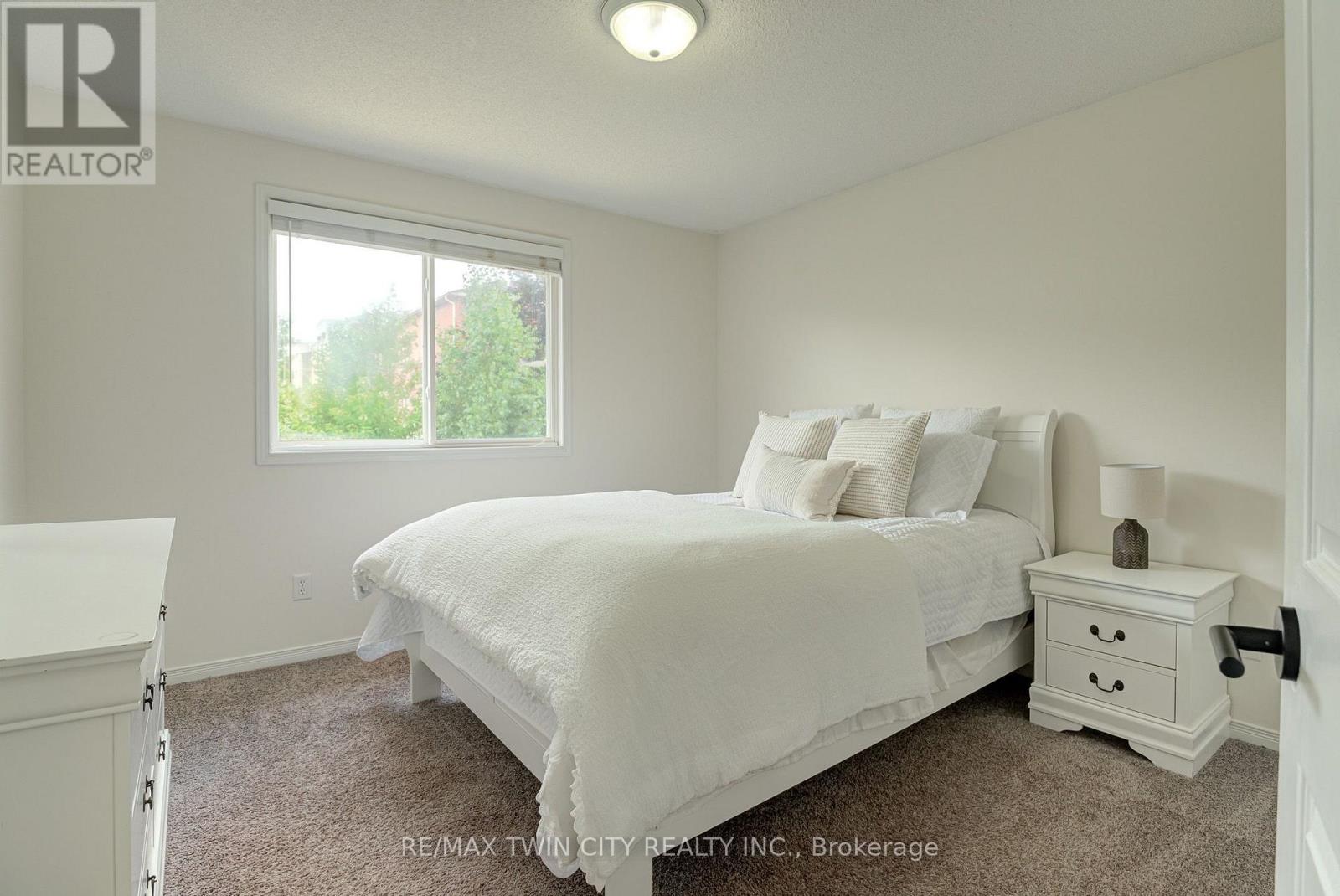 799 COMMONWEALTH CRESCENT - 20