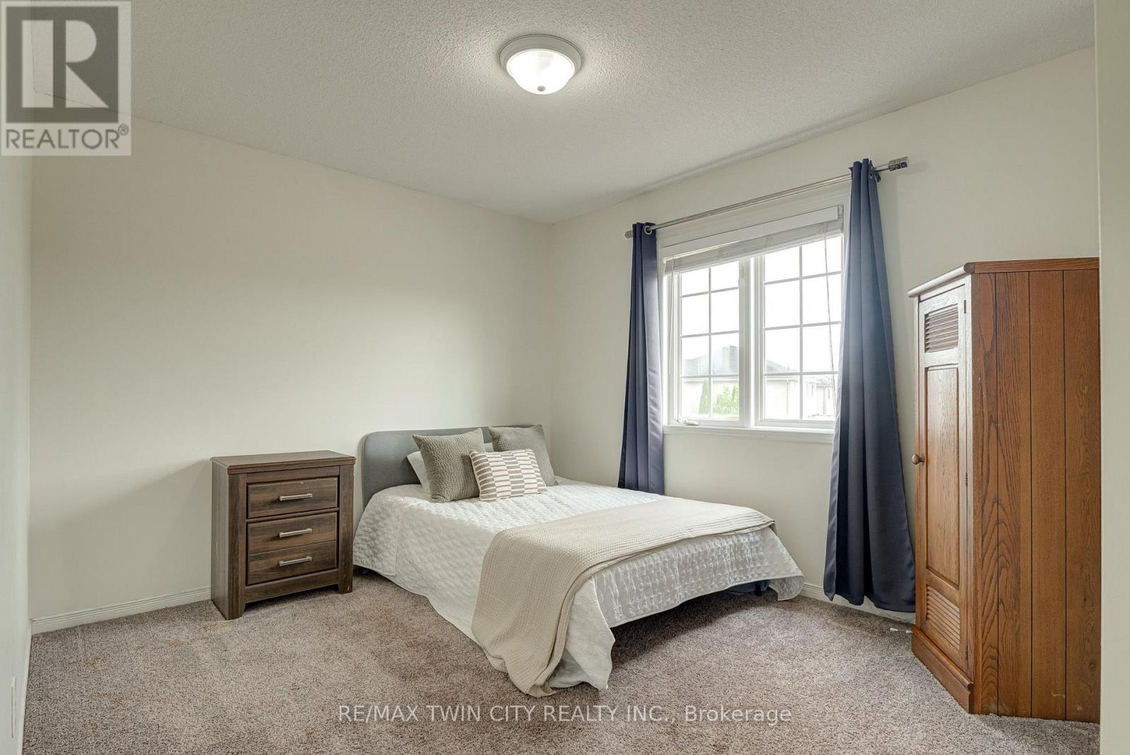 799 COMMONWEALTH CRESCENT - 21