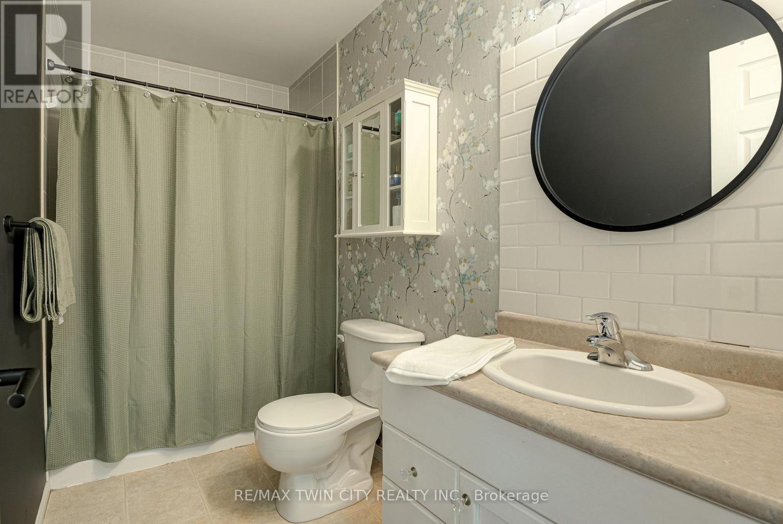 799 COMMONWEALTH CRESCENT - 23