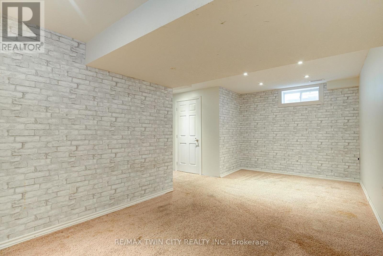 799 COMMONWEALTH CRESCENT - 24